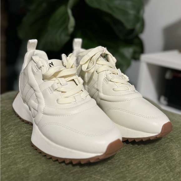 DKNY woman cream/ white sneakers, size 5.5 NWOT - Picture 9 of 12